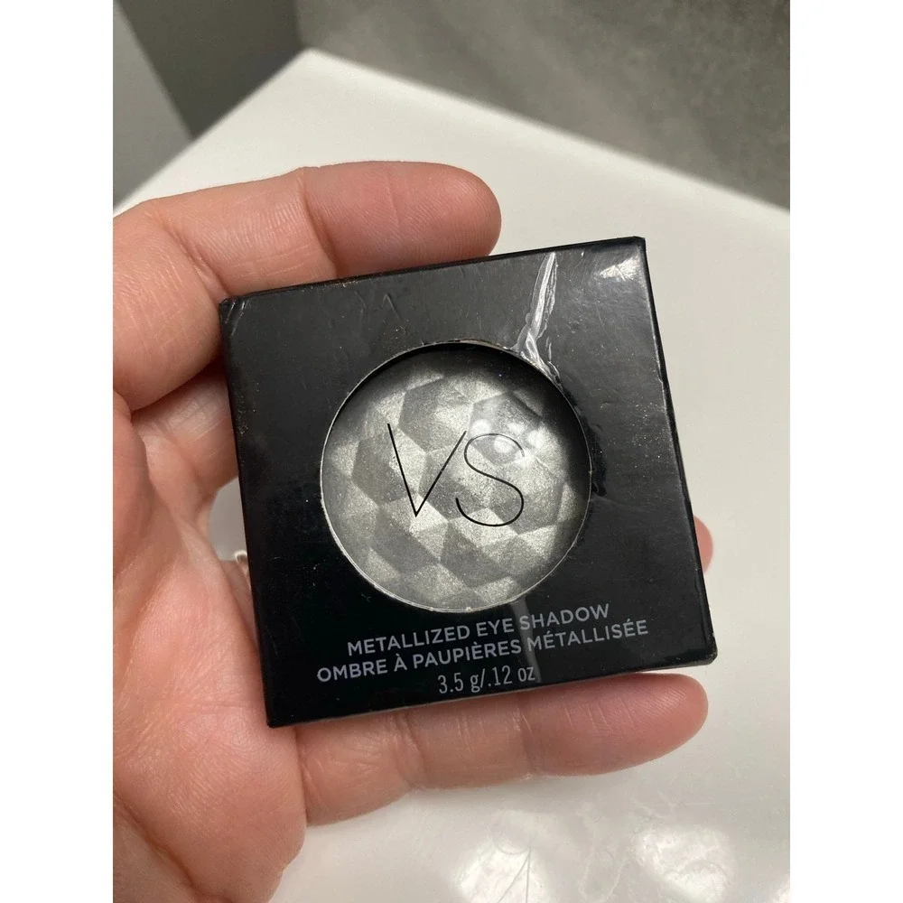 Victoria's Secret‎ Metallized Eye Shadow Stunner Rare HTF (Silver Gray Color)